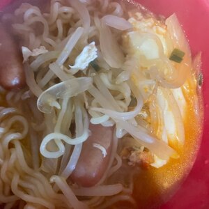 ちくわと新玉ねぎのピリ辛ラーメン